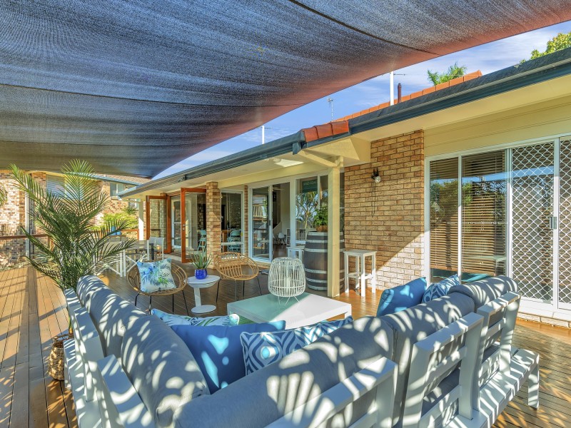 15 Robinson Place, Currumbin Waters QLD 4223