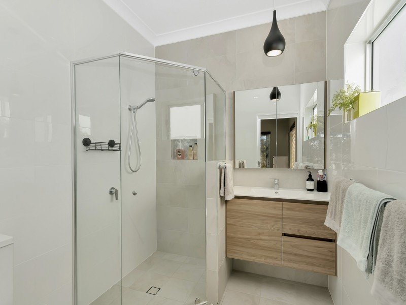 15 Robinson Place, Currumbin Waters QLD 4223