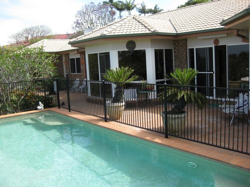 8 Westminster BVD, Elanora QLD 4221