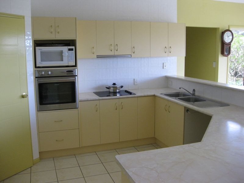 8 Westminster BVD, Elanora QLD 4221