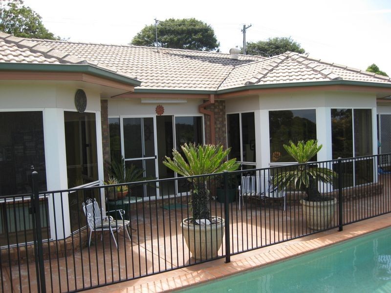 8 Westminster BVD, Elanora QLD 4221