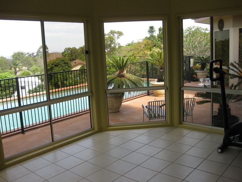 8 Westminster BVD, Elanora QLD 4221