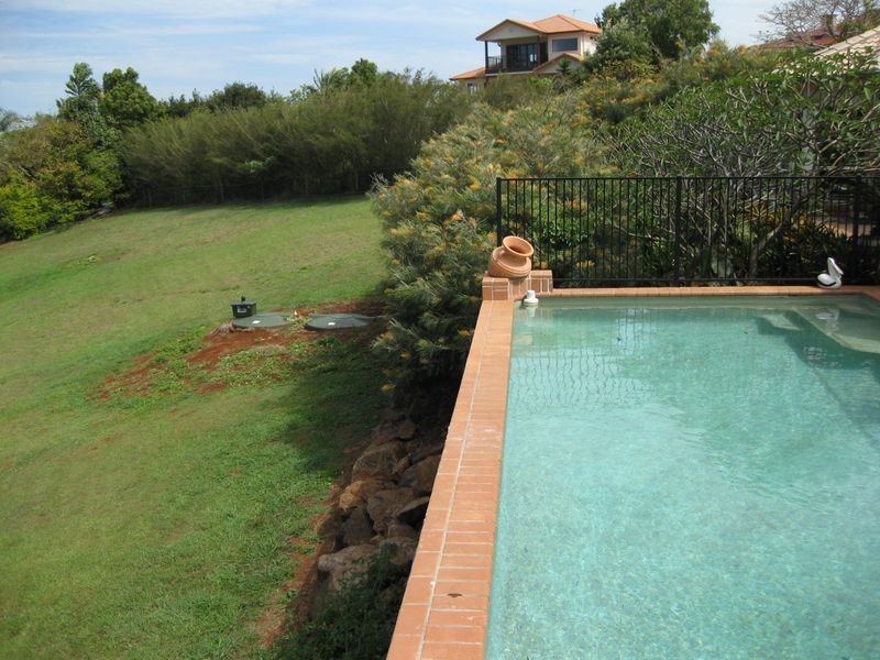 8 Westminster BVD, Elanora QLD 4221