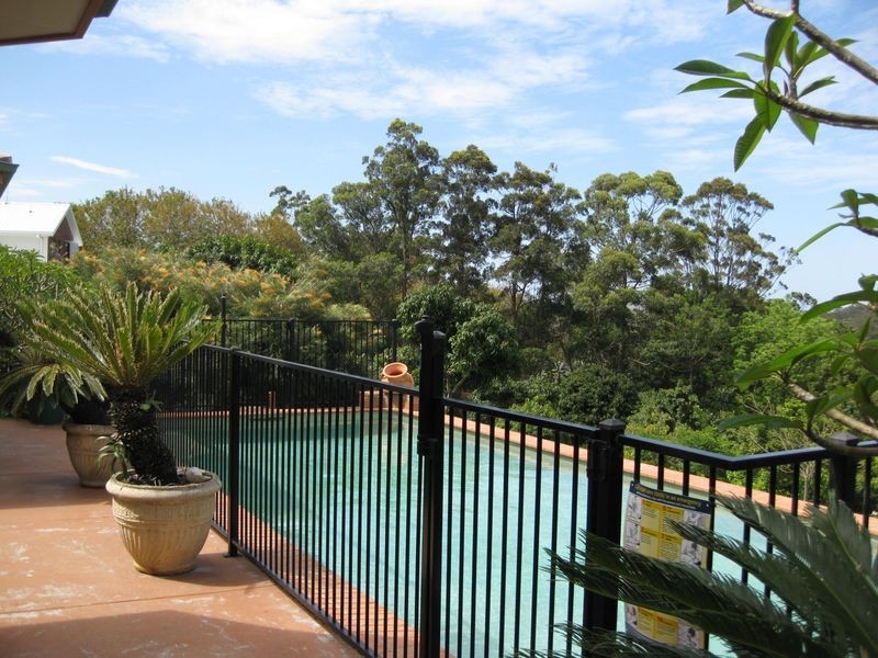 8 Westminster BVD, Elanora QLD 4221