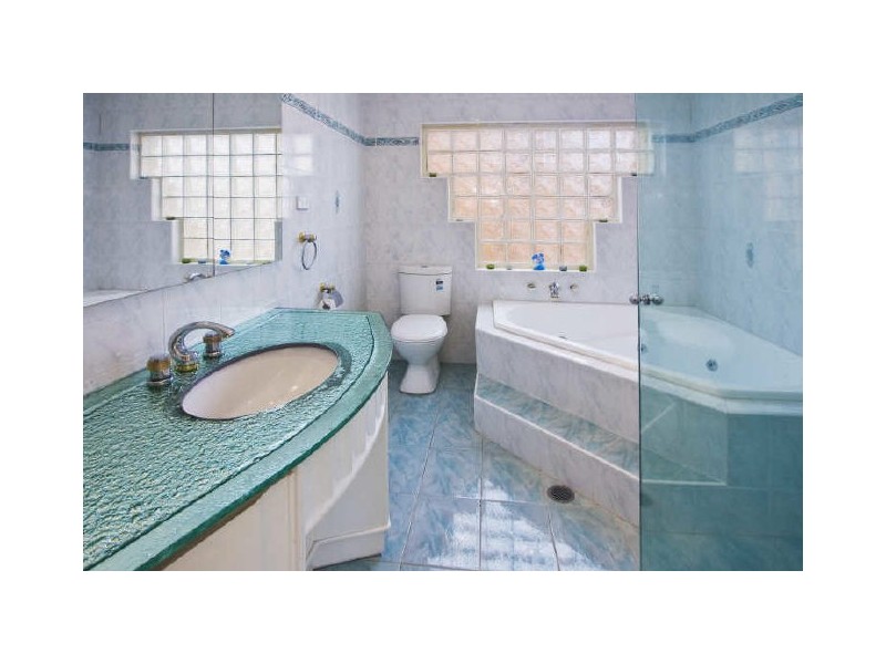 12 Yeran Street, Sylvania NSW 2224