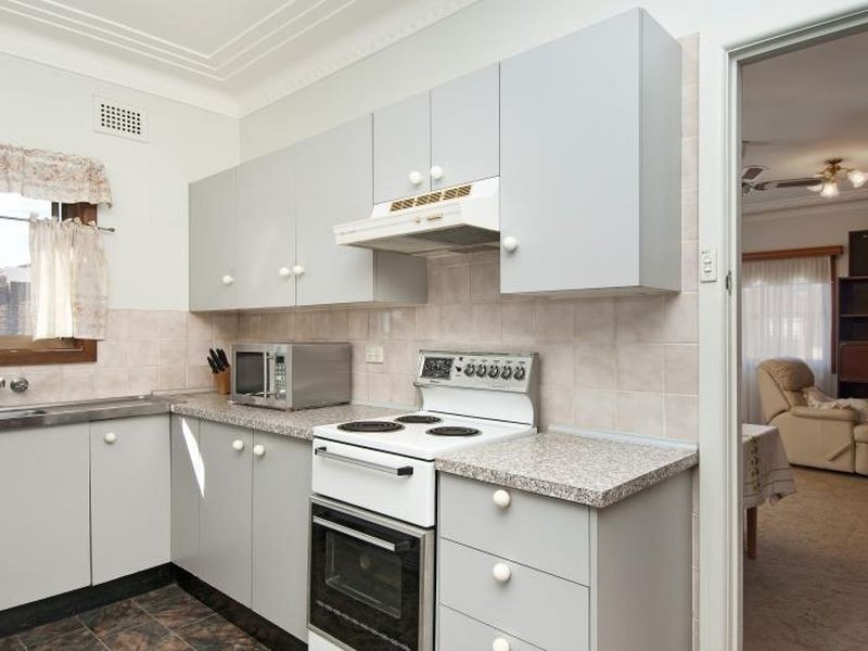 9 Renown Ave, Miranda NSW 2228