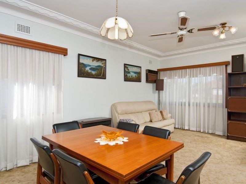 9 Renown Ave, Miranda NSW 2228