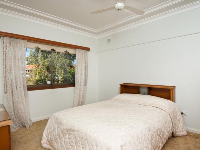 9 Renown Ave, Miranda NSW 2228