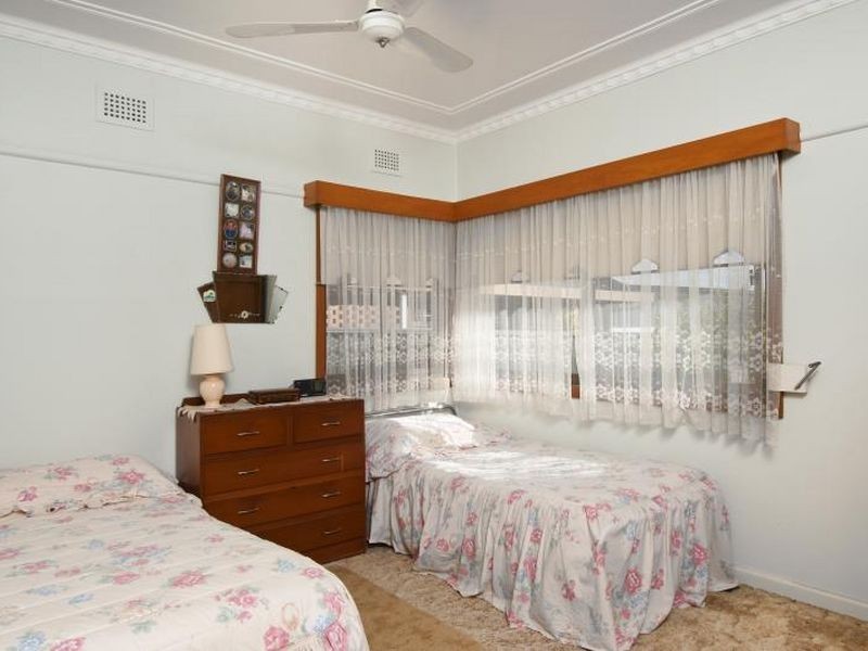 9 Renown Ave, Miranda NSW 2228