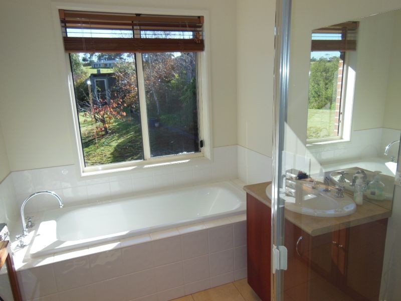 6 Norman Court, Lakes Entrance VIC 3909