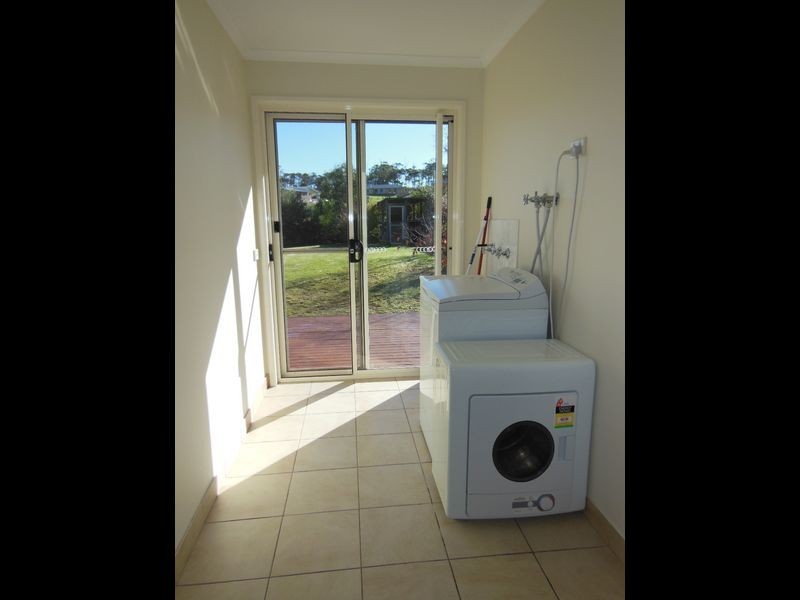 6 Norman Court, Lakes Entrance VIC 3909