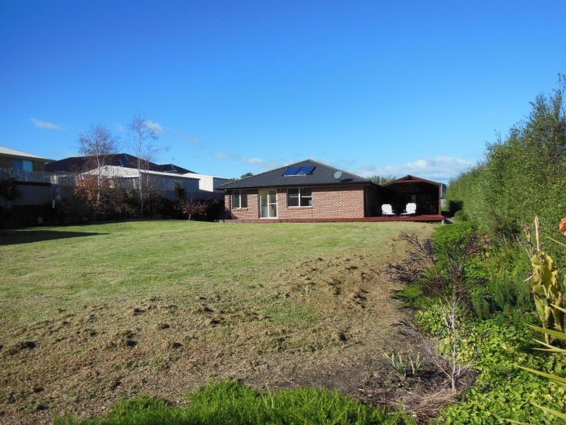 6 Norman Court, Lakes Entrance VIC 3909
