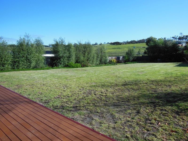 6 Norman Court, Lakes Entrance VIC 3909