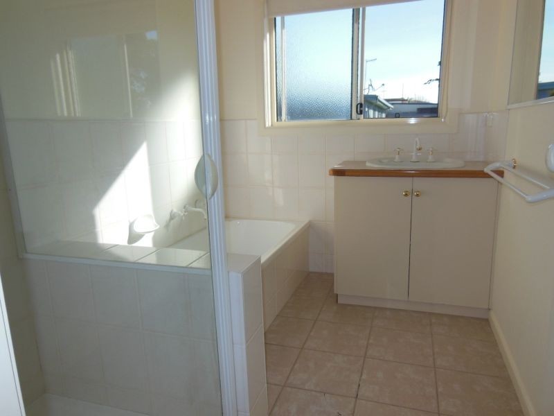 35 Eastern Beach Road, Lakes Entrance VIC 3909