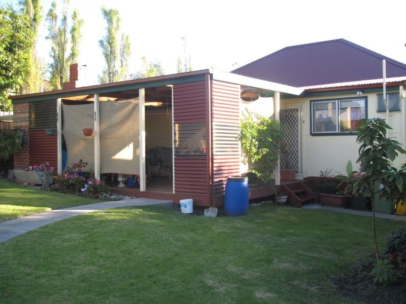 4 Tanjil Grove, Lakes Entrance VIC 3909