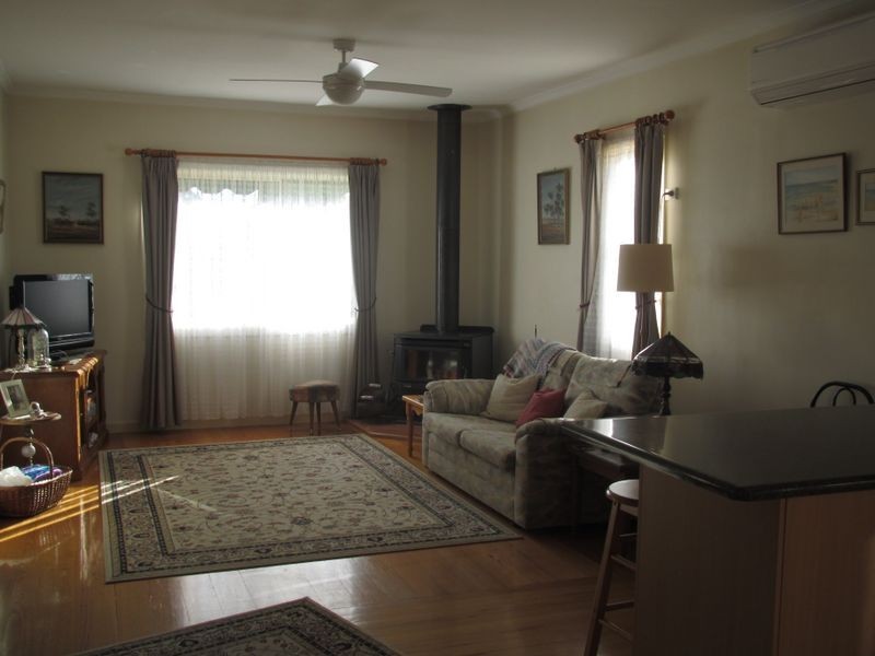 4 Tanjil Grove, Lakes Entrance VIC 3909