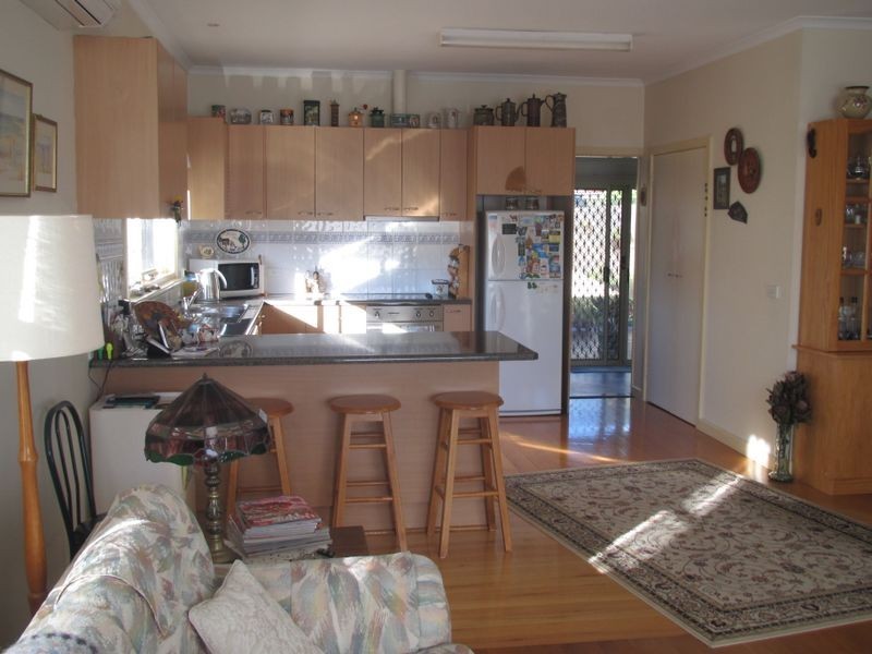 4 Tanjil Grove, Lakes Entrance VIC 3909