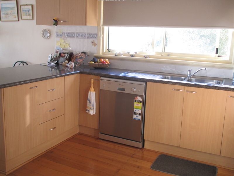 4 Tanjil Grove, Lakes Entrance VIC 3909