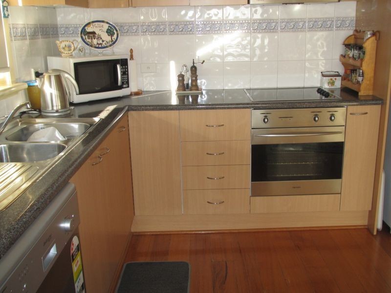 4 Tanjil Grove, Lakes Entrance VIC 3909