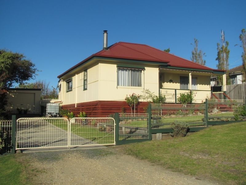 4 Tanjil Grove, Lakes Entrance VIC 3909