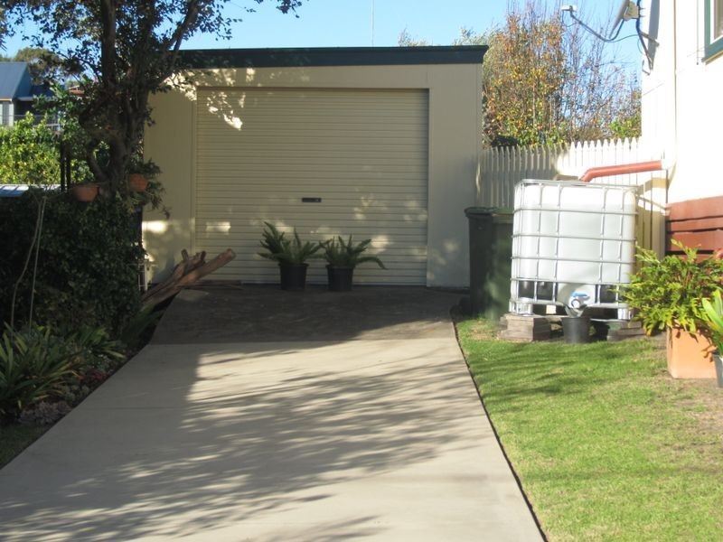 4 Tanjil Grove, Lakes Entrance VIC 3909