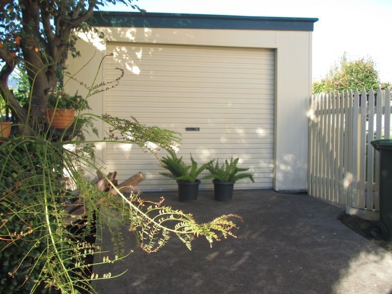 4 Tanjil Grove, Lakes Entrance VIC 3909