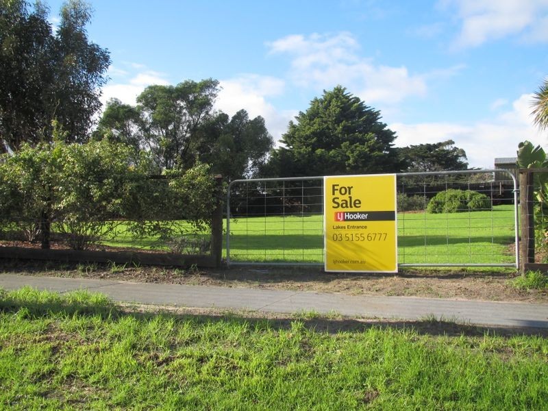 18 Hazel Road, Lakes Entrance VIC 3909