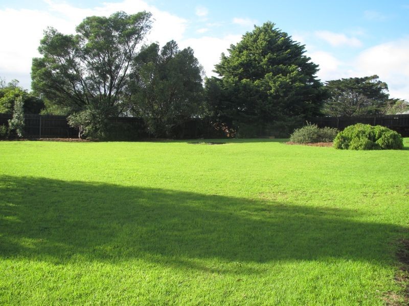 18 Hazel Road, Lakes Entrance VIC 3909