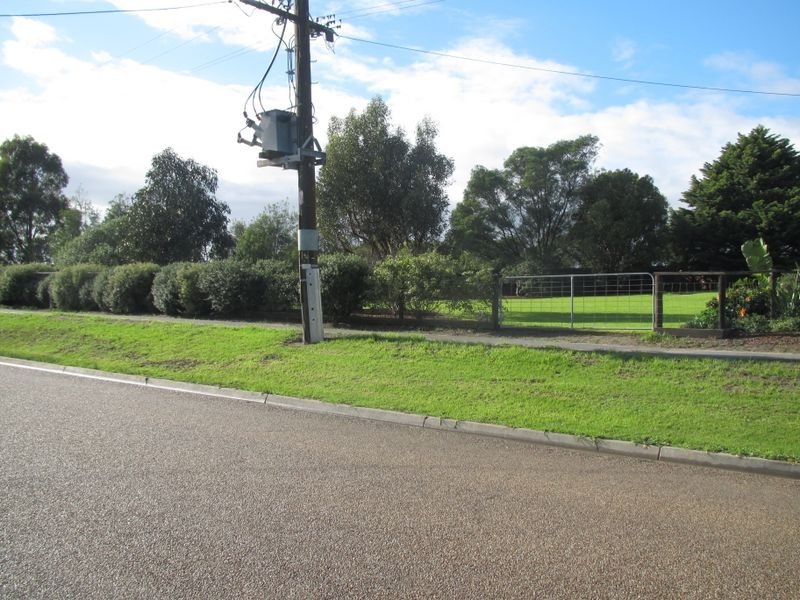 18 Hazel Road, Lakes Entrance VIC 3909