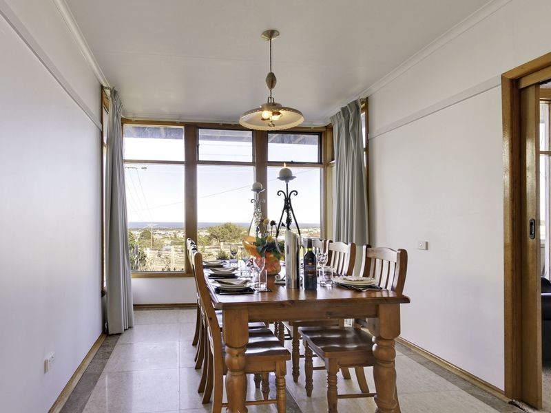 18 Grandview Road, Lakes Entrance VIC 3909