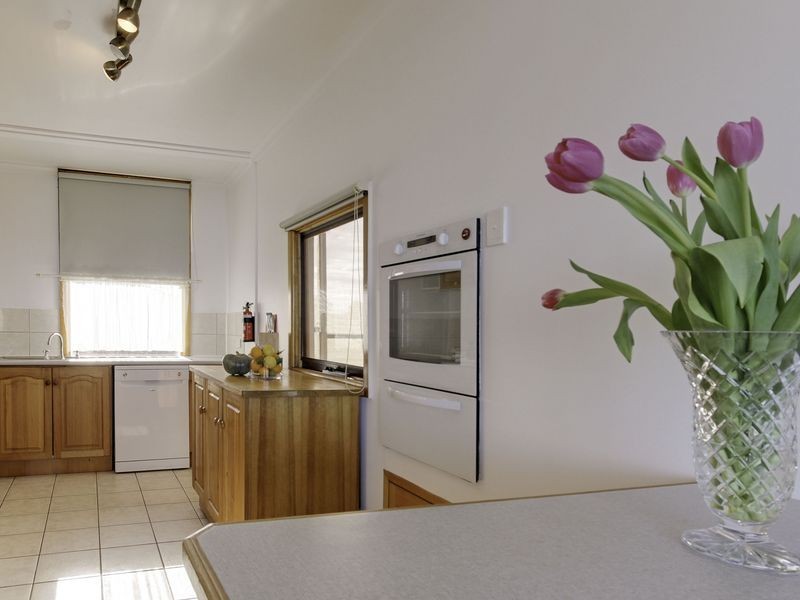 18 Grandview Road, Lakes Entrance VIC 3909