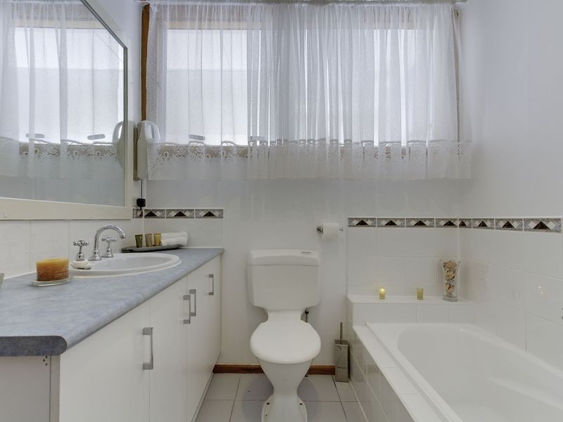 18 Grandview Road, Lakes Entrance VIC 3909