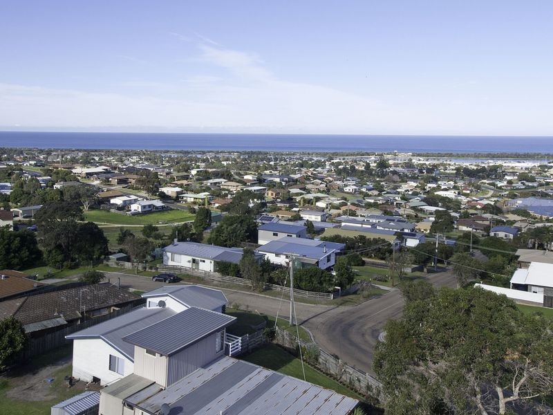 18 Grandview Road, Lakes Entrance VIC 3909