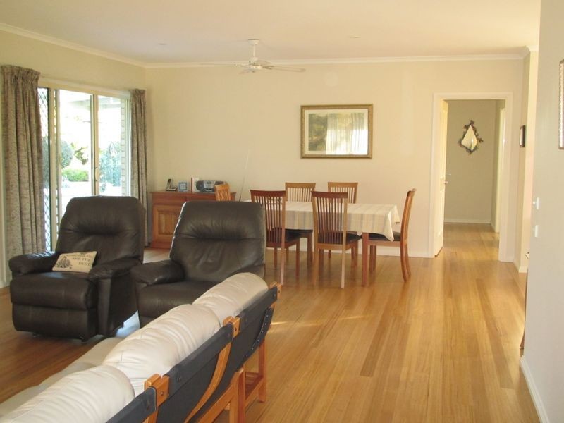 10 Clematis Court, Lakes Entrance VIC 3909