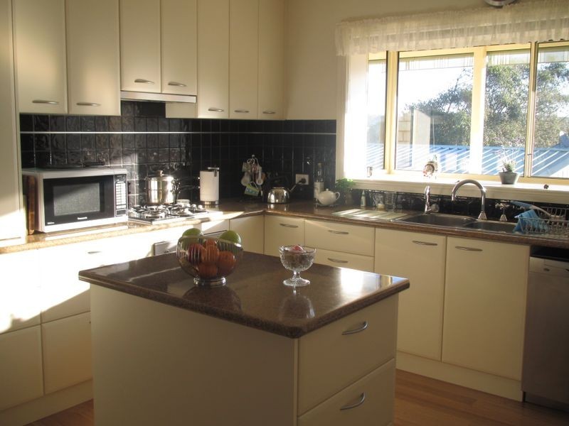 10 Clematis Court, Lakes Entrance VIC 3909