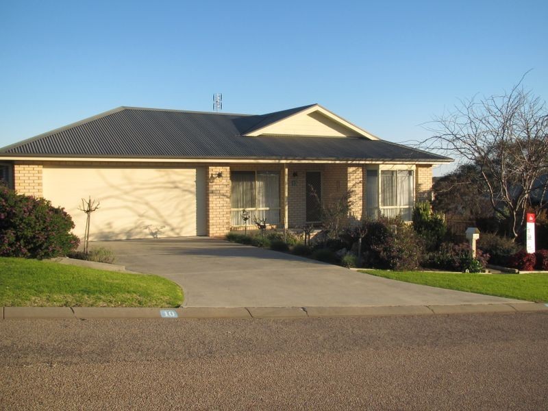 10 Clematis Court, Lakes Entrance VIC 3909