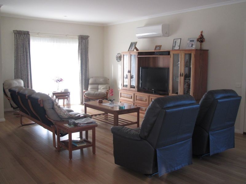 10 Clematis Court, Lakes Entrance VIC 3909