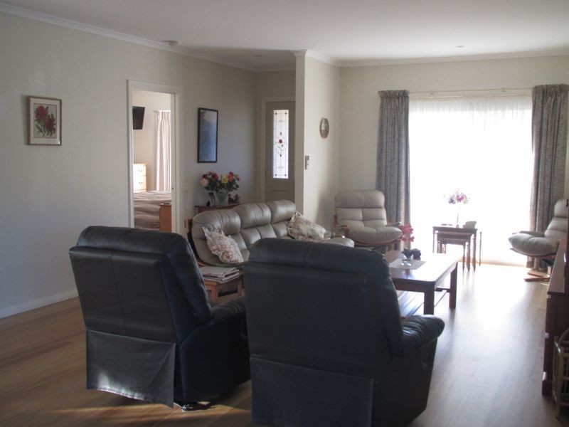 10 Clematis Court, Lakes Entrance VIC 3909