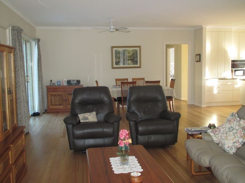 10 Clematis Court, Lakes Entrance VIC 3909