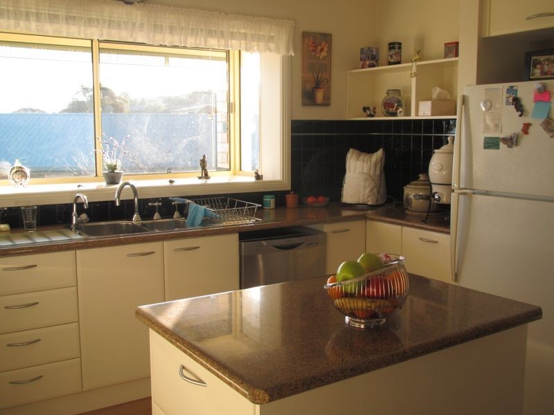 10 Clematis Court, Lakes Entrance VIC 3909