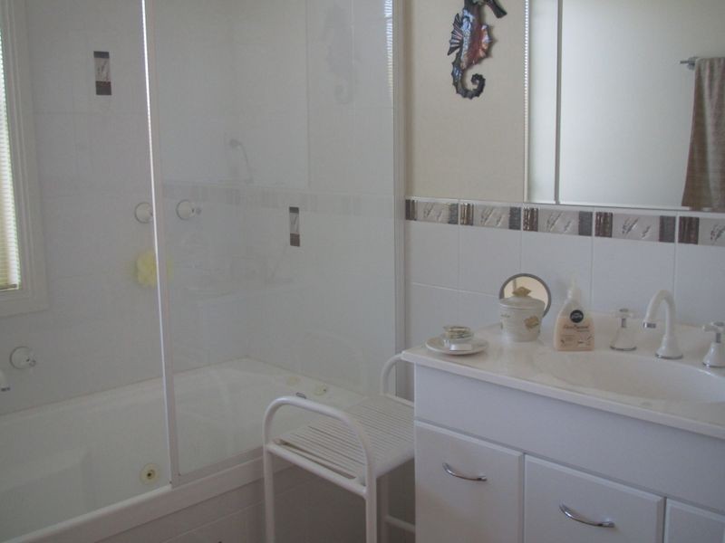 10 Clematis Court, Lakes Entrance VIC 3909