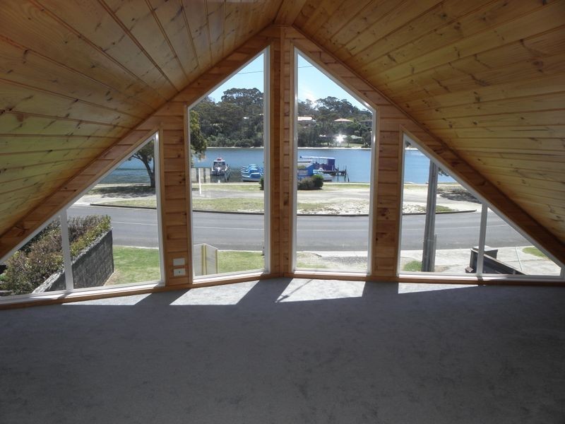 118 Marine Parade, Lakes Entrance VIC 3909