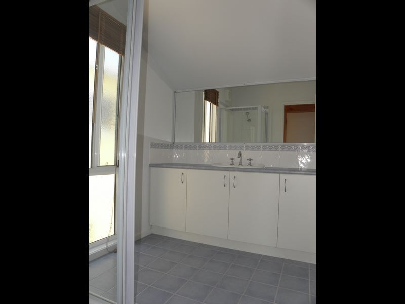 118 Marine Parade, Lakes Entrance VIC 3909