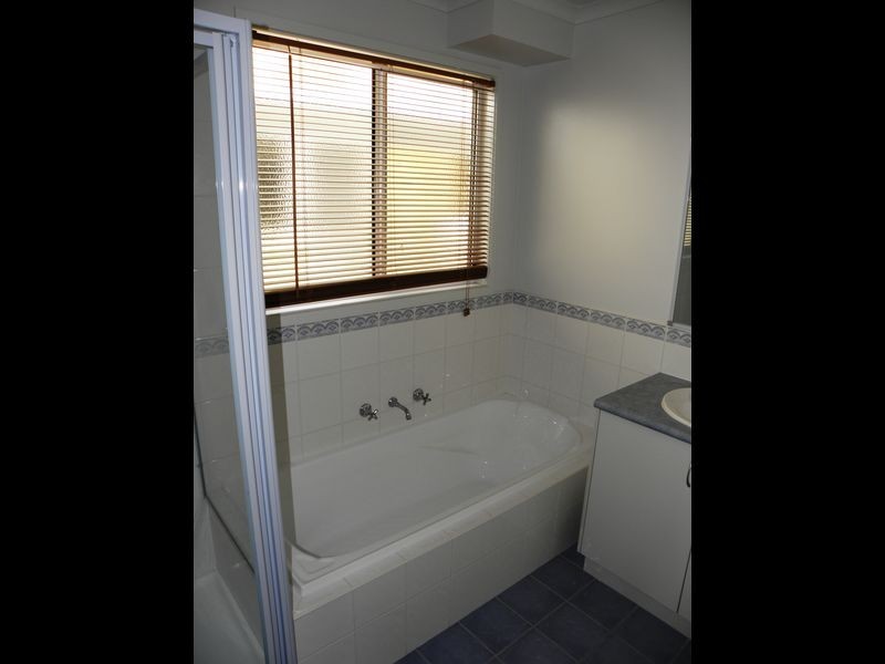 118 Marine Parade, Lakes Entrance VIC 3909