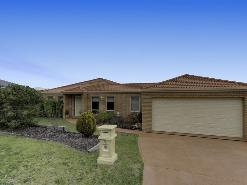 9 Westbury Way, Lakes Entrance VIC 3909