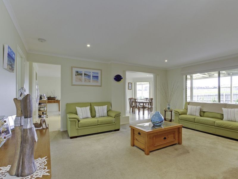 9 Westbury Way, Lakes Entrance VIC 3909