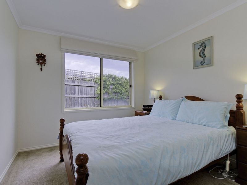 9 Westbury Way, Lakes Entrance VIC 3909