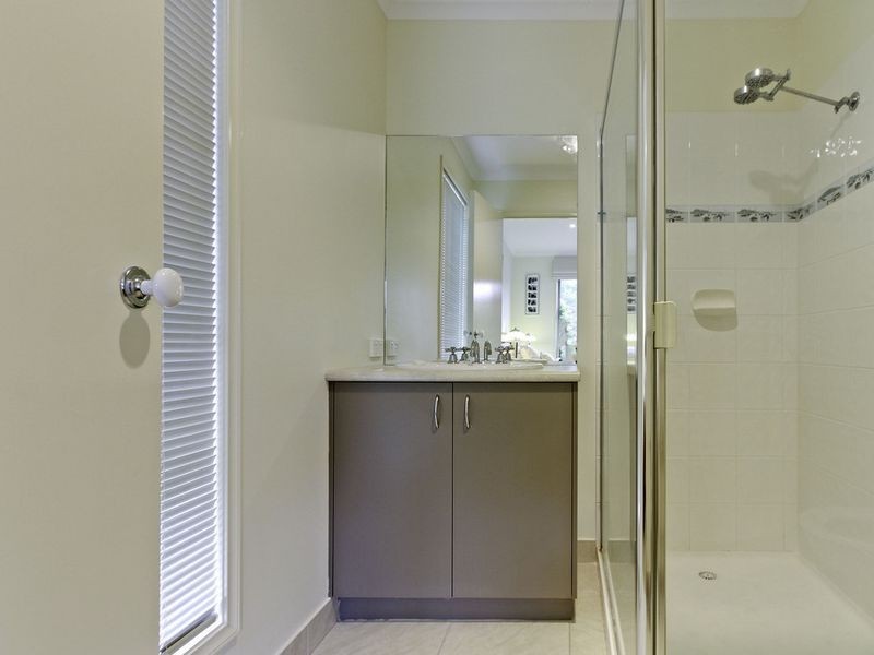 9 Westbury Way, Lakes Entrance VIC 3909