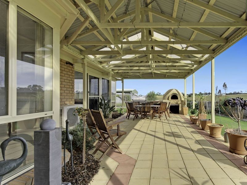 9 Westbury Way, Lakes Entrance VIC 3909