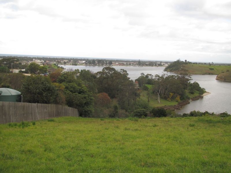 10 Bass Close, Lakes Entrance VIC 3909